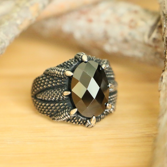 Grand Bazaar jewelers Other - Sterling Silver Eagle Paws Men's Ring CZ Stone